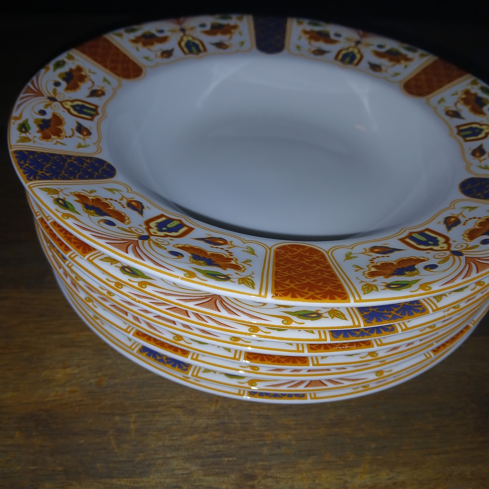 Amari Queen's 8 Piece 7.5in Hand Painted Bowls Soup Salad Berry Desert